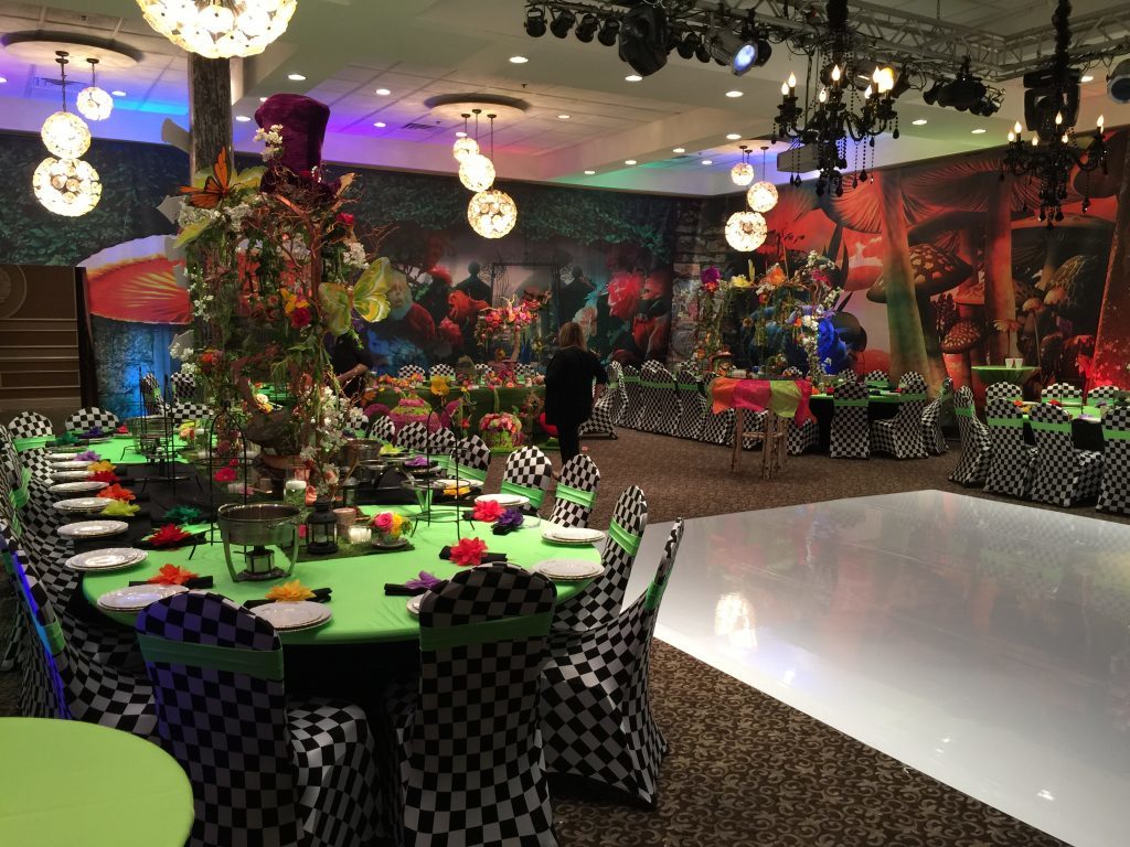 https://yannidesignstudio.com/app/uploads/2019/08/guest-table-decor-alice-in-wonderland-at-versailles-birthday-party-unique-custom-made-decor-centerpieces-decoration-ideas-1024x768.jpg